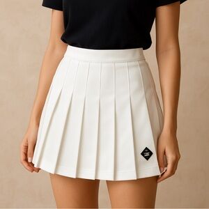The Culture LTD pleated white skirt, Y2K Sz Small ex cond, quality